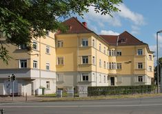 Die Wohnungen in der Straße am Sommerbad werden komplett saniert, alle Wohnungen erhalten einen neuen größeren Balkon, direkt am Hofwiesenpark im Stadtzentrum von Gera, Die Wohnungen haben teilweise Bäder mit Dusche und Badewanne